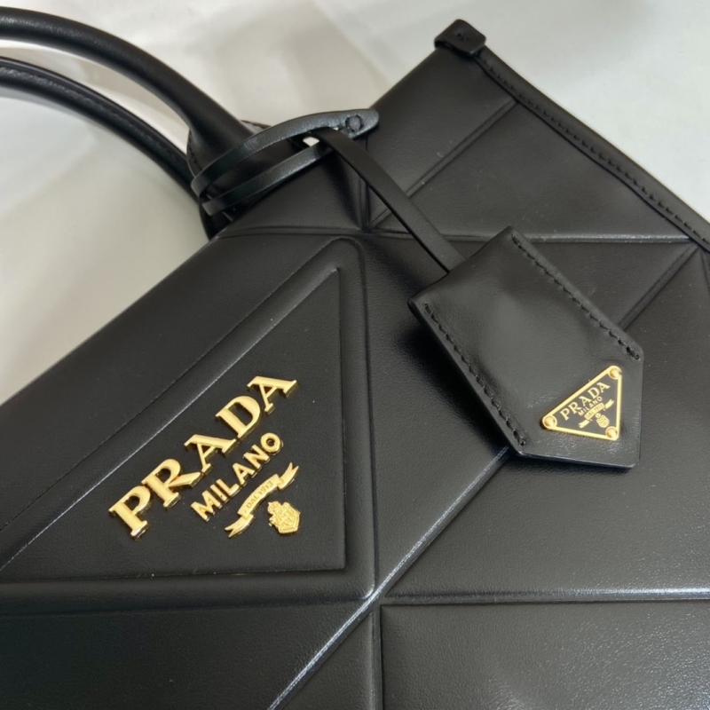 Pra*a tote bags